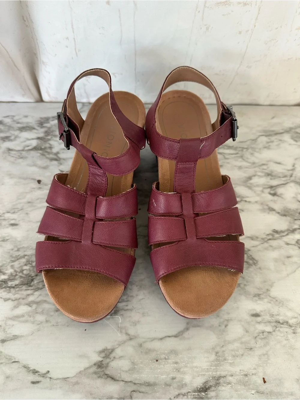 Vionic Tawny Burgundy Wedge Leather Sandals Sz 9 Comfort Casual Orthotic Comfy